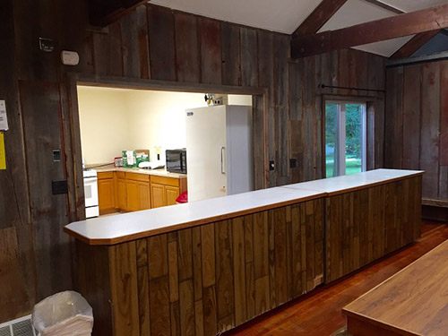 The serving counter of Jogues Lodges