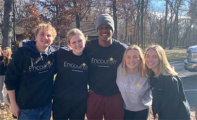Eva Tersteeg with a group of other student volunteers