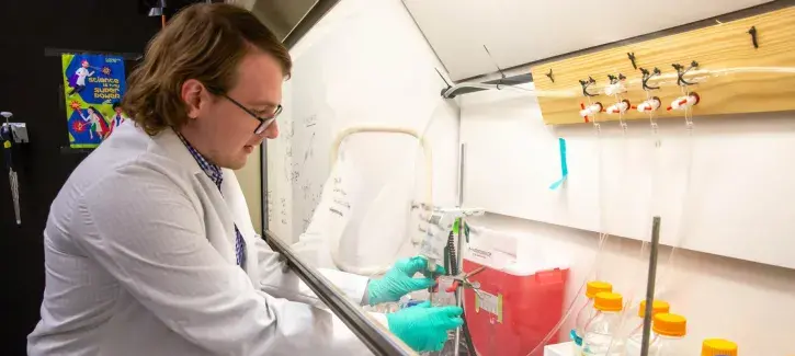 Daniel Kohl working in the lab.