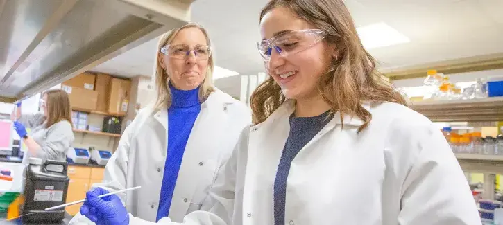 Alessandra Kakish working in lab setting.
