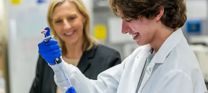 Daniel Kline and Juliane K. Strauss-Soukup in lab