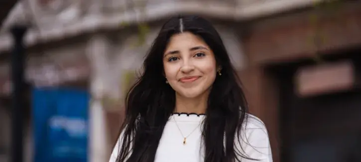 Sara Avila headshot
