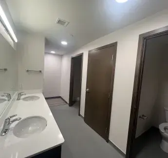 Magis Hall Unit 2-Person Bathroom