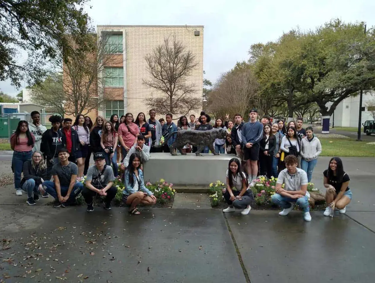 TRiO students outside in large group