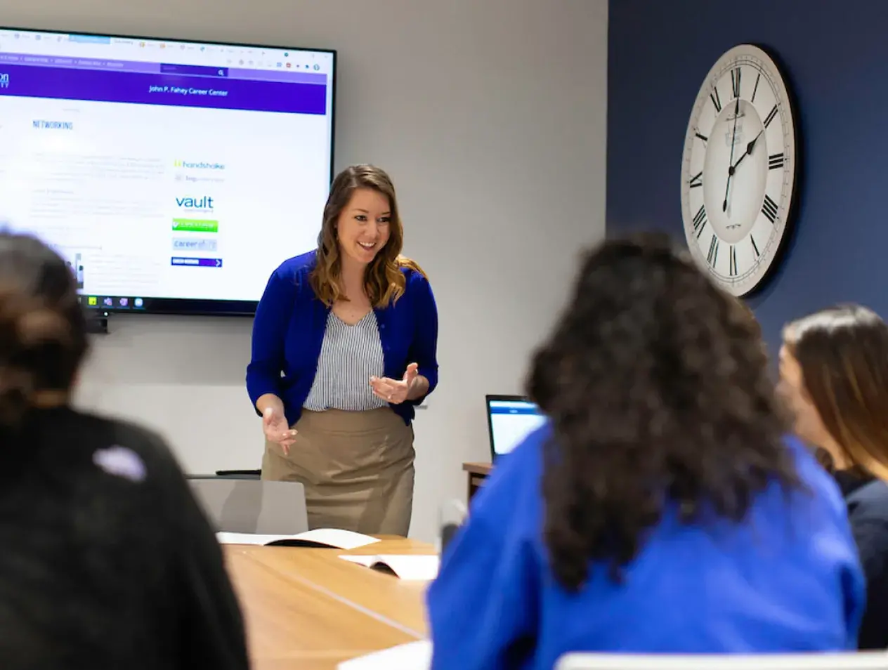 Caitlin Feldman advising in the Fahey Career Center.