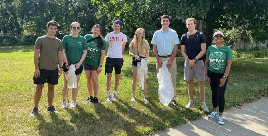 Alexa Heitman volunteering with friends.