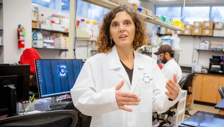 Marisa Zallocchi in the lab.
