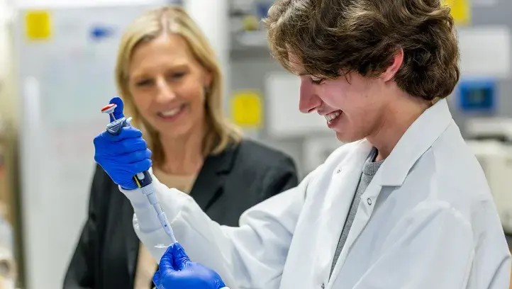 Daniel Kline and Juliane K. Strauss-Soukup in lab
