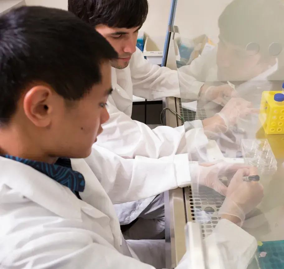 Creighton students in science lab