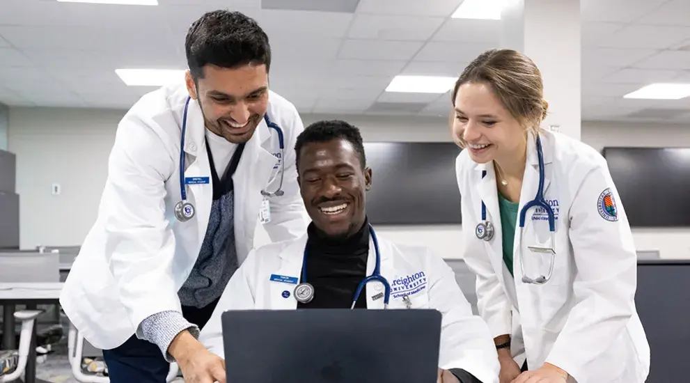 Med students on laptop