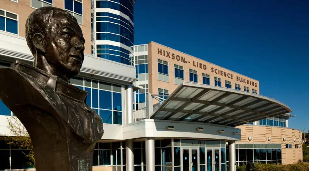 Hixton-Lied building