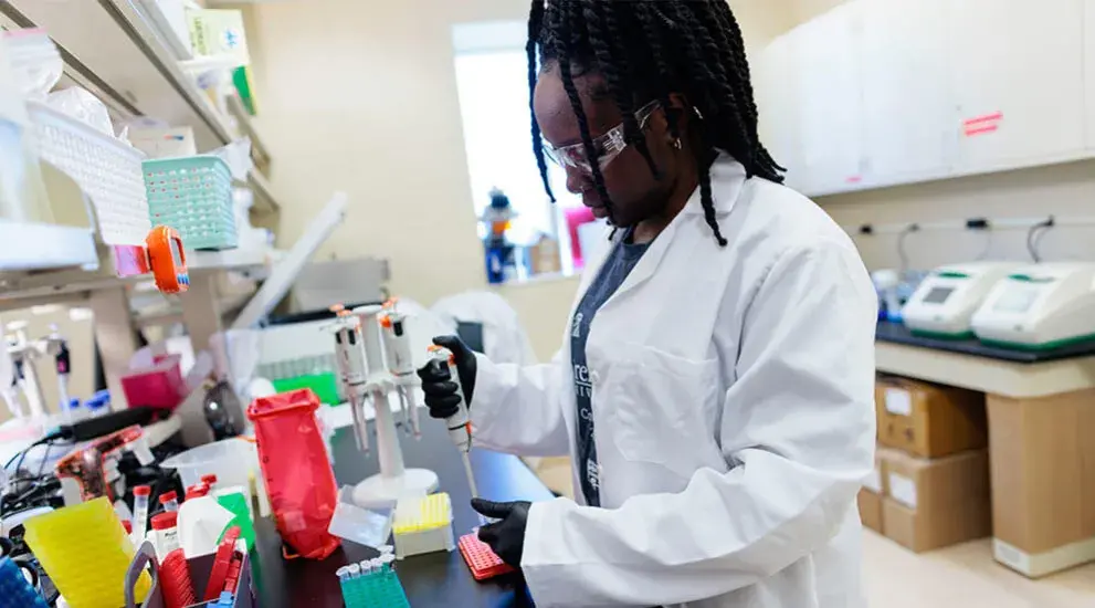 Med student in lab