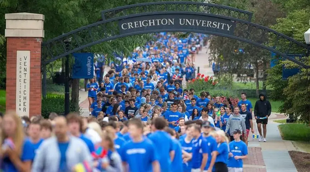 Pathway student tradition during welcome week for freshmen