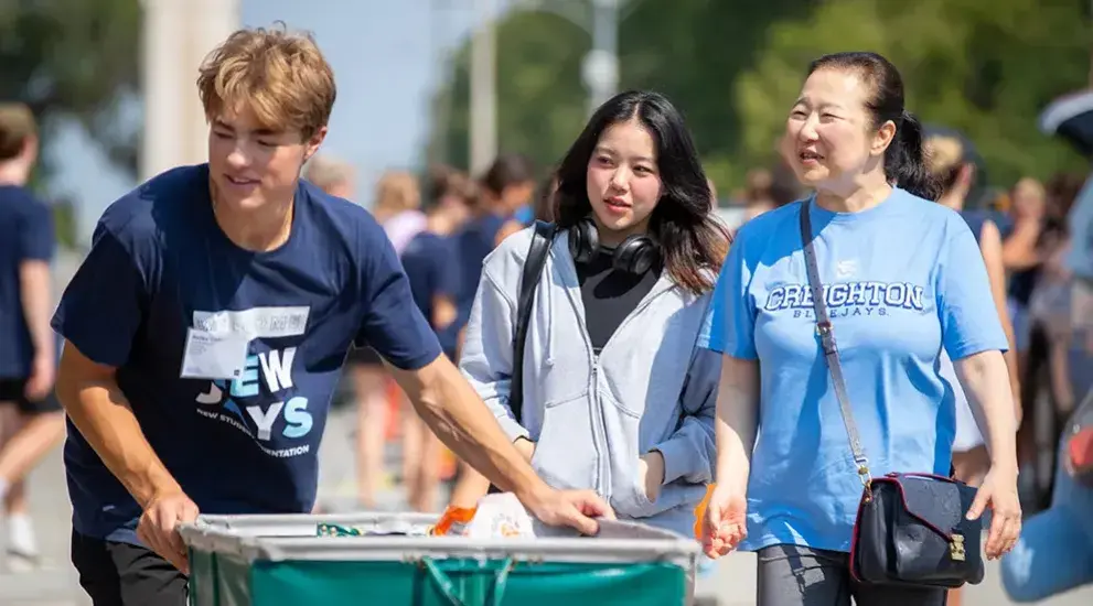Students moving into campus at Creighton.