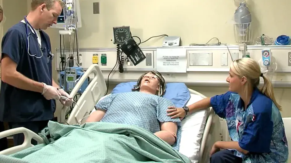Nursing student in simulation patient lab